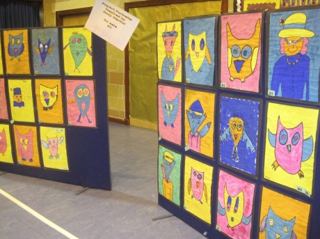 In addition to their excellent book illustrations, the children made colourful Pop Art portraits of Gallus and his friends in the style of Andy Warhol.